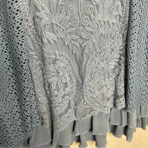 Ali Miles Lace Embroidered Ruffle Hem Cap Sleeve Top - Picture 2 of 5